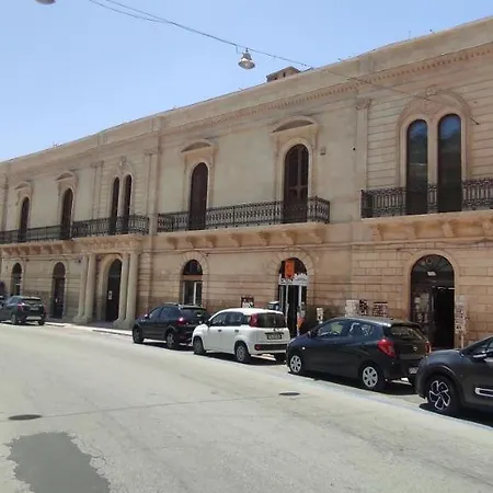 Palazzo Santa Rosalia 3*