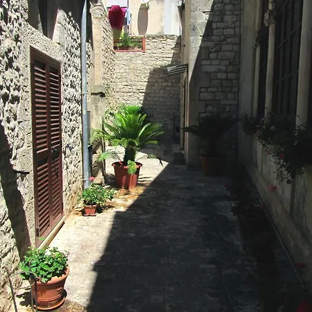 Palazzo Santa Rosalia 3*