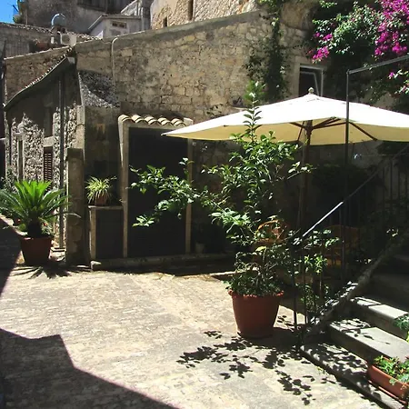 Palazzo Santa Rosalia فندق مبيت وإفطار 3*